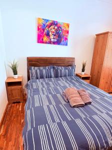 Superb affordable and very well located 3 bed flat for 6 people in Chelsea Zone 1