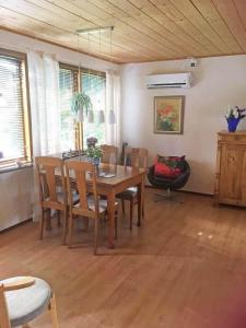 VGO715-Hova-Hulan-Strandvaegen-9