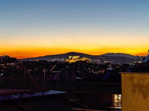 Athens Bright Studio with Acropolis View