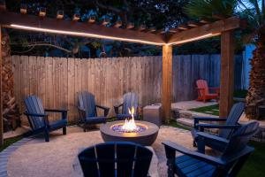 Stylish Apartments in Mission Hills with Outdoor Space