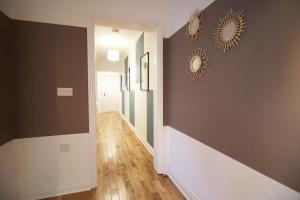 BURLINGTON LUXURY APARTMENT- SLEEPS 6- SUPER FAST WiFi- PRIVATE PARKING SPACE- FLAT SCREEN SMART TV- FREE ONSITE GYM- 1 MIN DRIVE TO BOSCOMBE PIER- GREAT LOCATION!