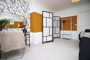 BURLINGTON LUXURY APARTMENT- SLEEPS 6- SUPER FAST WiFi- PRIVATE PARKING SPACE- FLAT SCREEN SMART TV- FREE ONSITE GYM- 1 MIN DRIVE TO BOSCOMBE PIER- GREAT LOCATION!