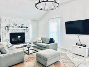 Sea Salt Vacation Home, Private Pool - Walk to Beach