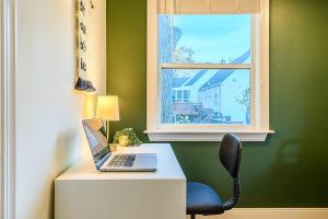 Spacious 5-Bedroom Retreat Minutes from Washington