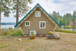 Steps to Sacheen Lake Cute Studio Cabin with Deck