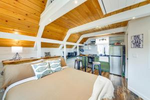 Steps to Sacheen Lake Cute Studio Cabin with Deck