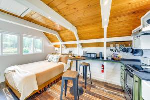 Steps to Sacheen Lake Cute Studio Cabin with Deck