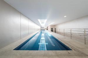Hub912 · Elegant studio | Pool, Sauna, Gym | Metro, Airport