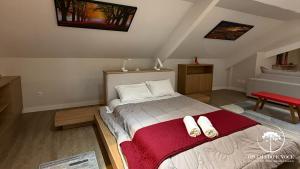 Luxuoso apartamento de 5 suítes frente rua torta