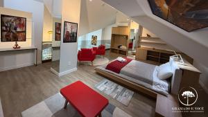 Luxuoso apartamento de 5 suítes frente rua torta