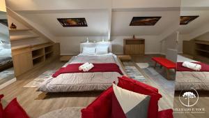 Luxuoso apartamento de 5 suítes frente rua torta