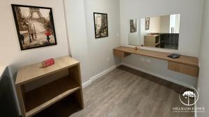 Luxuoso apartamento de 3 suítes frente rua torta