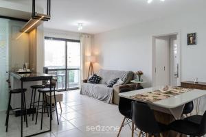 Apto com varanda e churrasq 500m da praia RML605