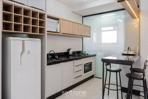 Apto com varanda e churrasq 500m da praia RML605