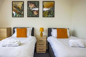 Spacious apartment sleeps 6 - Uni, sports, trades