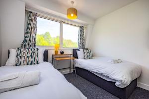 Spacious apartment sleeps 6 - Uni, sports, trades