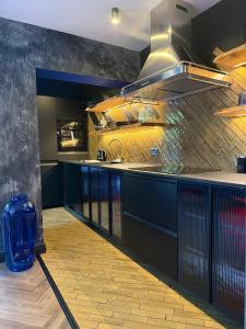 The Funky Hideaway with Hot Tub