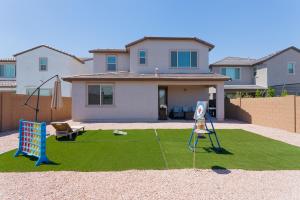 Modern Desert Home-Great for families & groups, near golf, hiking, and city fun, Private in-law suite with own entrance also available separately