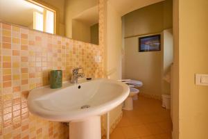 Cozy Tuscany Apartment in SUVERETO by Countryside & Sea