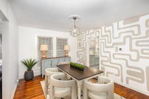 Walkable City Trendy Hideout for Foodies - 3BR-2BA