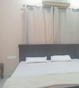 13 BHK AC Villa Hyd,15 mins from Airport