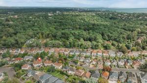 Mayfield House by Grandeur Property