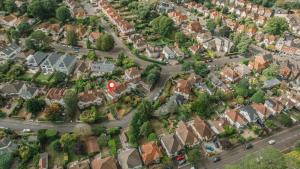 Mayfield House by Grandeur Property