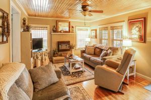 Charming Country Home with Yard - 14 Mi to Ole Miss!