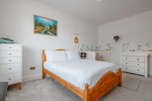 Mayfield House by Grandeur Property