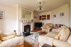 Spacious Home by Lough Rynn Castle Wedding Venue