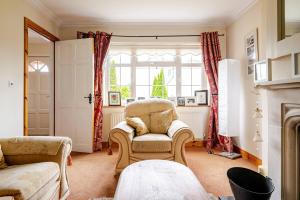 Spacious Home by Lough Rynn Castle Wedding Venue