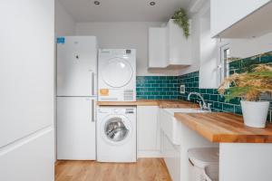 Mayfield House by Grandeur Property