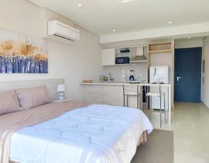 Brand new and cozy loft minutes from the Airport