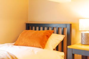 Central Whitchurch - Lowcross House Guest Bedroom 6