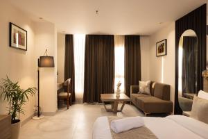 Lumi Stays- Luxurious Studio Apartment