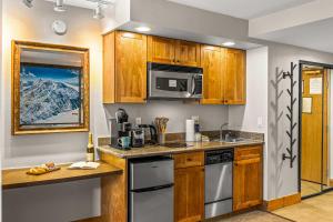 Stellar Location Hot Tub Heated Pool Steam Room Gym