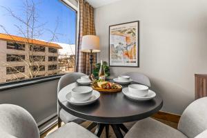 Stellar Location Hot Tub Heated Pool Steam Room Gym