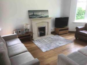 Chalet Bungalow, 4 Bedrooms, parking,Wifi