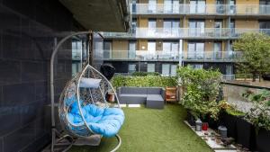 Meadowside Quay 2BR Luxurious Apartment