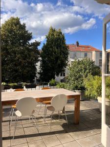 Spacious apartment with roof terrace and balcony