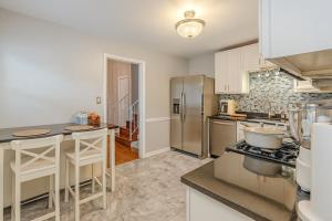 Stylish Forest Retreat Minutes from DC - Gary