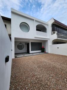 The Seven Room Near Tebrau and Mount Austin