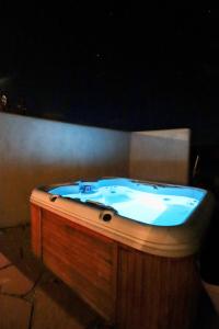 Serene Earth Ship King Suite with Mountain views