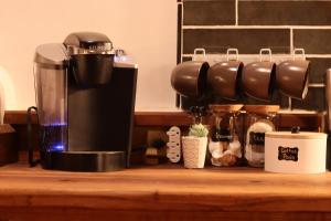 Serene Earth Ship King Suite with Mountain views