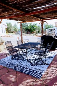 Serene Earth Ship King Suite with Mountain views