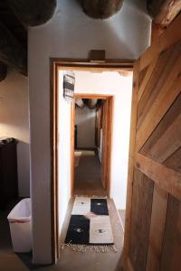 Serene Earth Ship King Suite with Mountain views