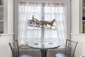 Historic Carriage House Retreat