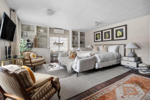 Historic Carriage House Retreat