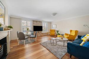 Stylish - Bright 2BR apartment located in Surry Hills - Balcony - 5 people