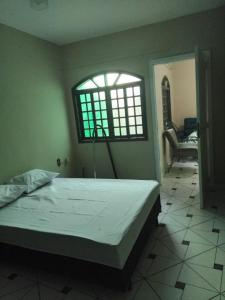 casa bem próxima a feira livre e do Santuário